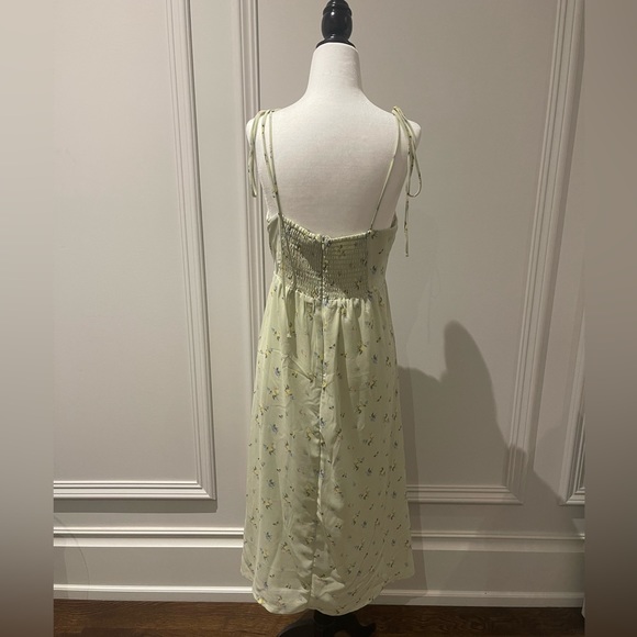 Forever 21 flowy floral dress - Picture 3 of 4